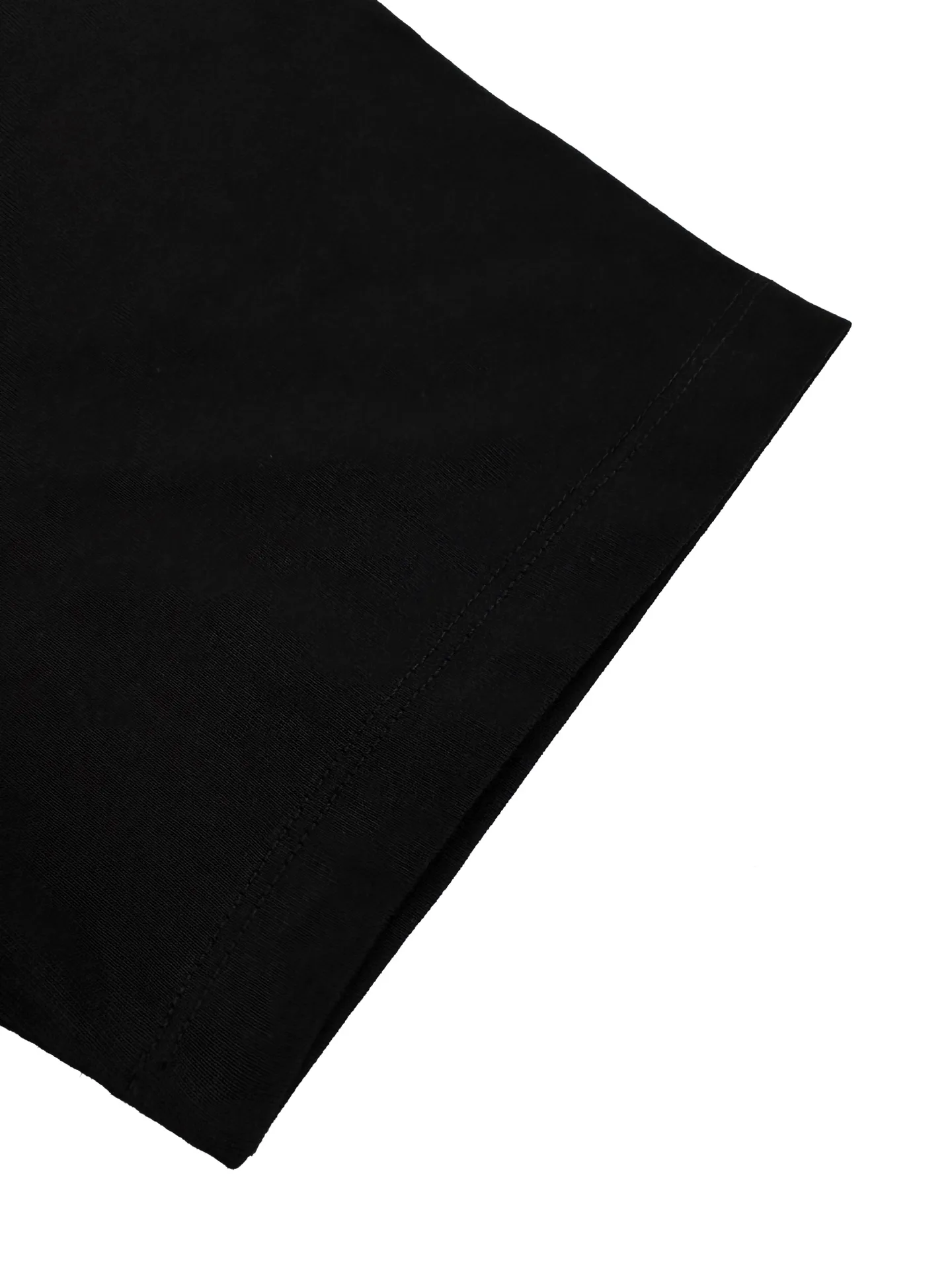 Ami Paris logo embroidered short sleeves. Customized high-count densely spun cotton. Soft and delicate, comfortable and skin-friendly. The jet black background is like the night color on the body. The extremely restrained color tone demonstrates an effortless sense of luxury. The love logo on the chest is embellished with rough particles. The AMI embroidery of the same color on the back quietly echoes. The French romance is hidden in the details. Low-key but highly recognizable. Use minimalist brushwork to outline a luxurious and relaxed state. Process 1: Use imported machine embroidery process Use advanced computer control systems and precision mechanical components to realize Ami logo and letter embroidery operations with high precision and smooth and delicate lines. Process 2: The fabrics have been fermented and washed for better hand feel. Not easy to deform, not easy to shrink, not easy to fade, and maintain long-term beauty. Accessories: Customized 1:1 Ami trademark. Version: Loose version. Size: S M L XL. Style number: BB 820.